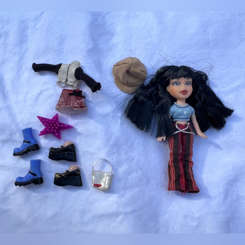 Bratz Fashion Doll Jade Xpress It W/Outfits & Accessories 2002 MGA Entertainment